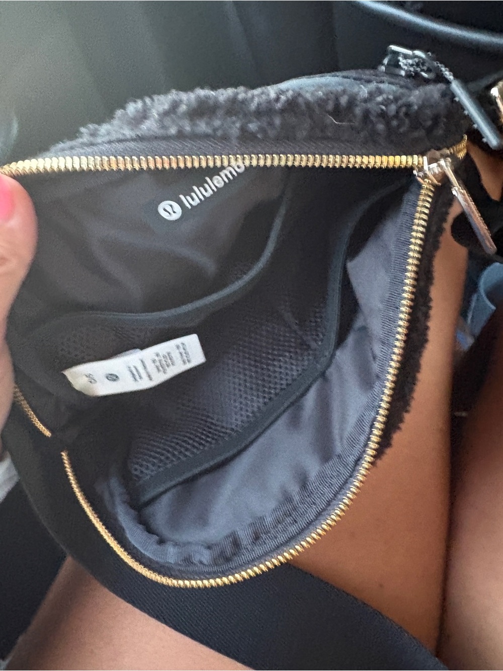 lululemon belt bag Black Sherpa Crossbody Belt Bag - Picture 5 of 6